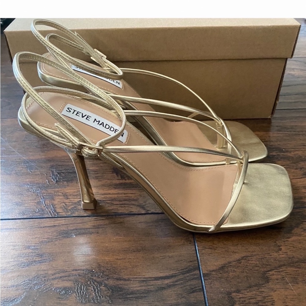 8 Steve Madden Gold Sandals